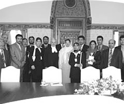 Les participants au Programme d'études des hauts fonctionnaires parlementaires pour l'Afghanistan en compagnie du Président Milliken