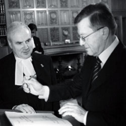 Photo de Son Excellence Monsieur Viktor Zubkov, premier ministre de la Fédération de Russie en compagnie du Président Milliken