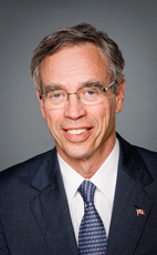 Photo - L'hon. Joe Oliver - Cliquez pour accéder au profil du/de la député(e)