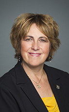 Photo - Carol Hughes - Cliquez pour accéder au profil du/de la député(e)