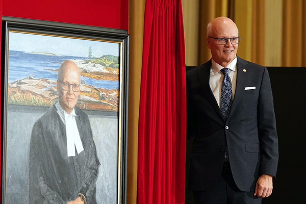 L'honorable Geoff Regan au dévoilement de son portrait officel